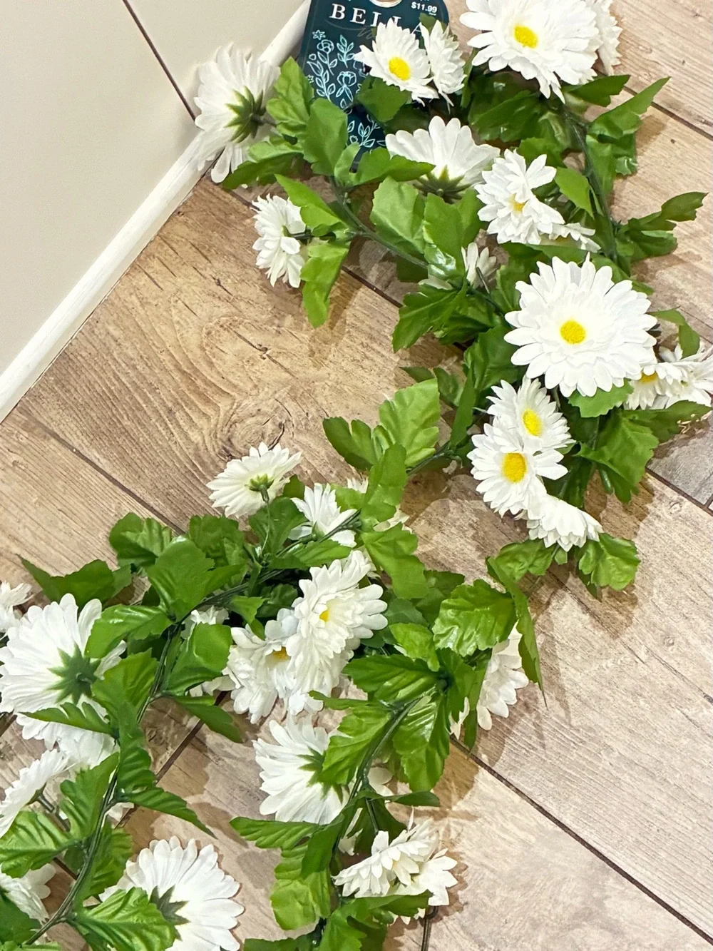 Bella Vita White and Green Daisy Garland